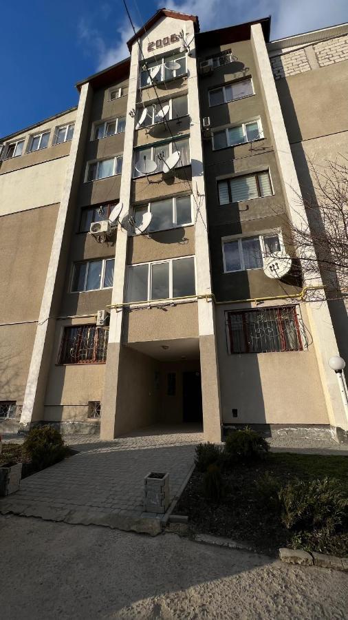 Просторі Та Комфортні Апартаменти «Д.І.М.» Kam'janec'-Podil's'kyj Esterno foto