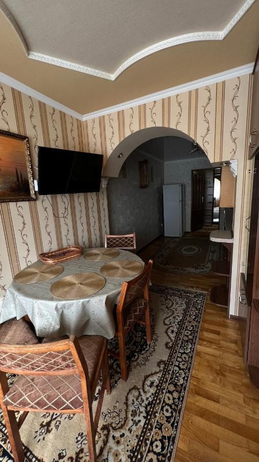 Просторі Та Комфортні Апартаменти «Д.І.М.» Kam'janec'-Podil's'kyj Esterno foto