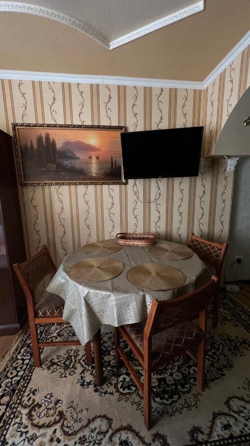 Просторі Та Комфортні Апартаменти «Д.І.М.» Kam'janec'-Podil's'kyj Esterno foto